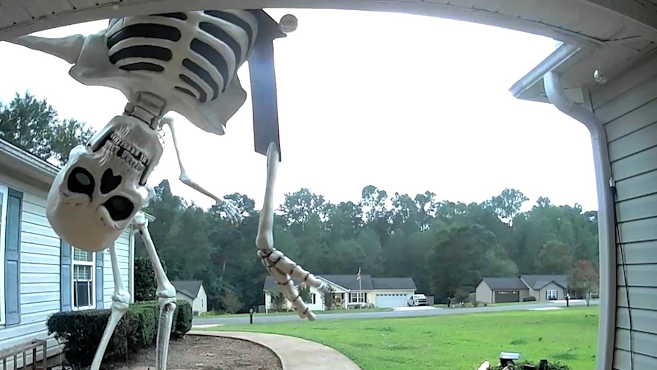 Doorbell Camera Fails Caught in Perfect Timing 😭