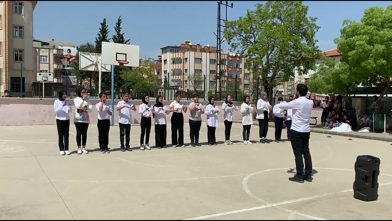 23 NİSAN -İŞARET DİLİ- DÜNYAYA MESAJ ŞARKISI ÇEVİRİ 