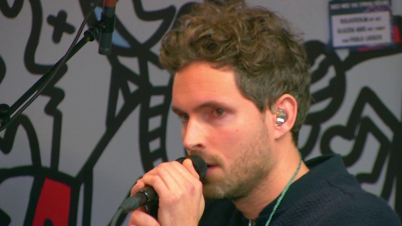 HAEVN - 'Driving Home For Christmas' (live @ 3FM Serious Request 2016) - 3FM SR16