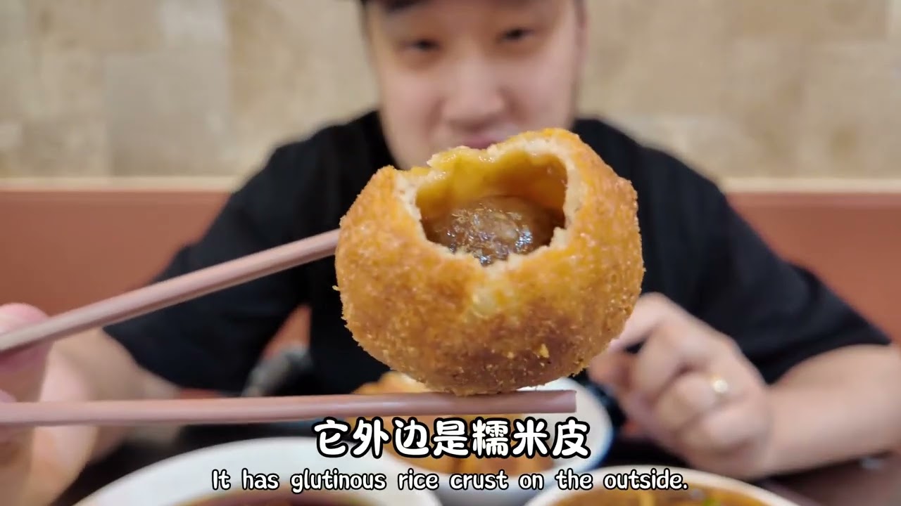 绕不开的无锡美食，玉兰饼！怎么是这个口味！ #无锡美食#无锡小笼包 #无锡旅游攻略 #无锡玉兰饼 #无锡人吃糖有多厉害