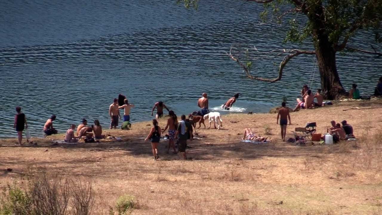 Lago di Mezzano, l'oasi violata: le immagini esclusive del rave party illegale