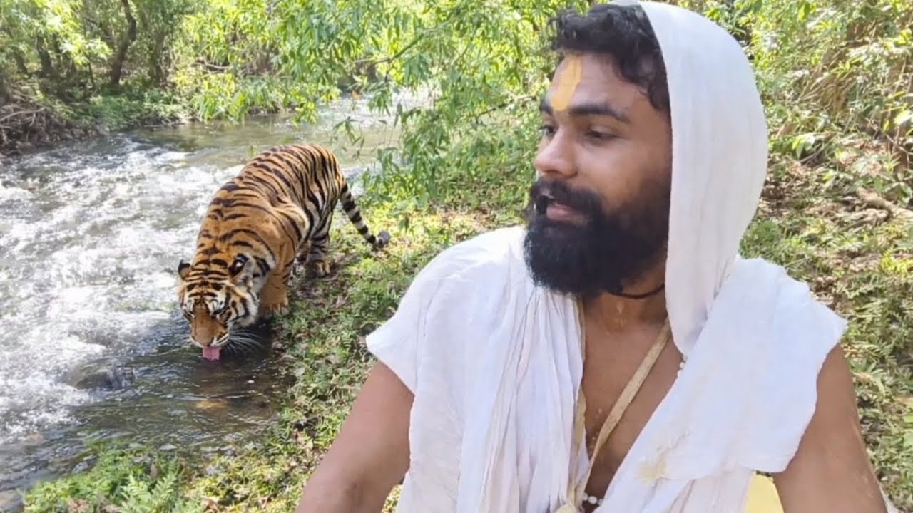 Chitrakoot, गंगा के किनारे जंगल में।। जंगली जानवरों के साथ संत की घोर साधना