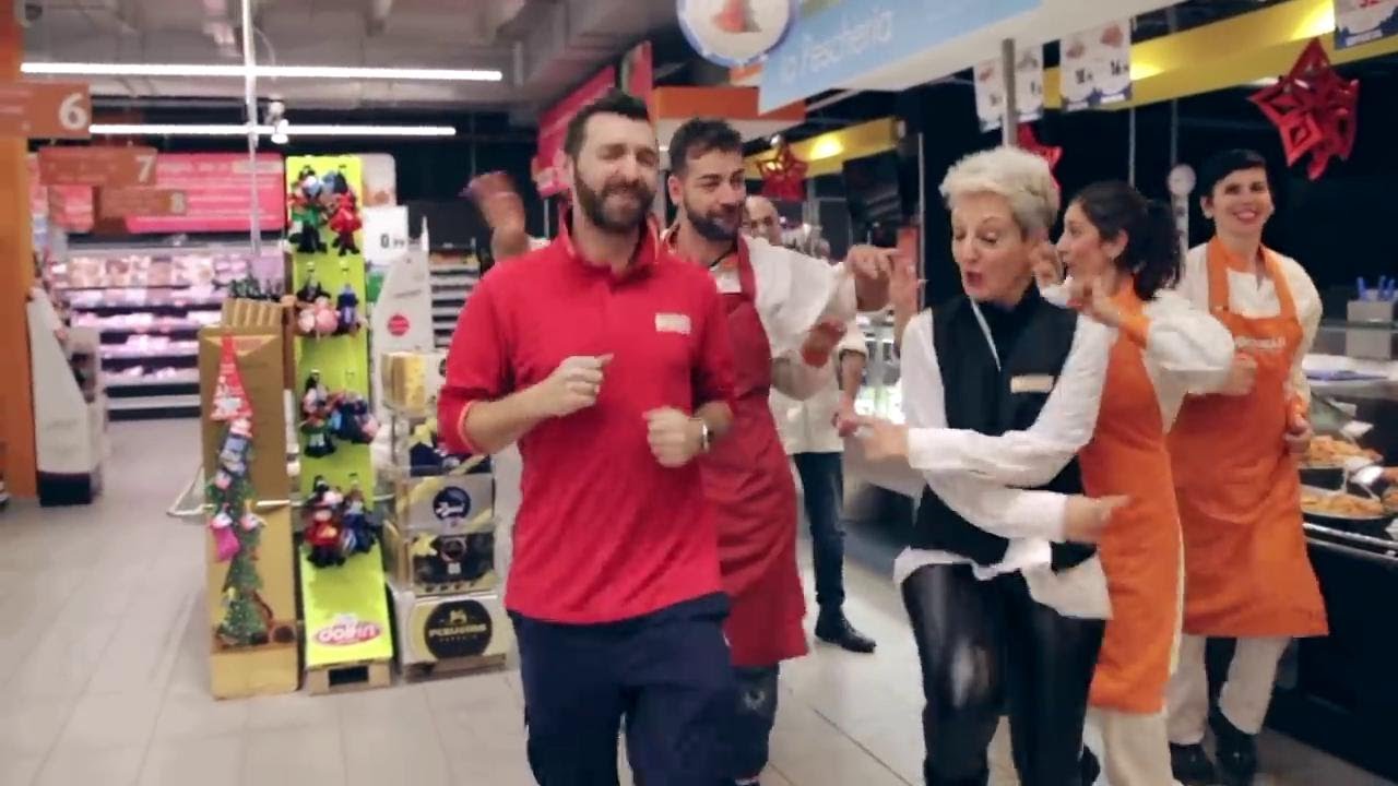 Mirandola. Noi, semplicemente noi: lo staff del market si scatena ballando