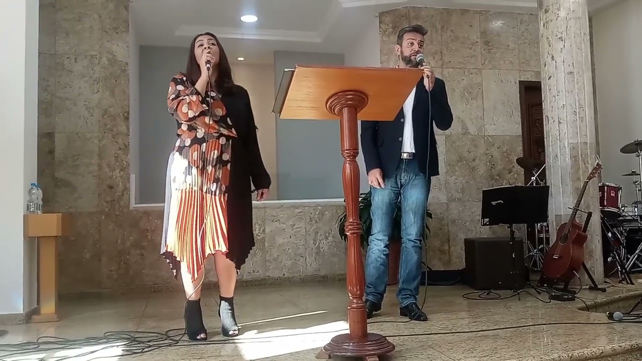 L&eacute;rida e Cleber Miranda cantam The Prayer