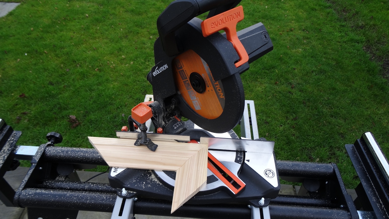 Unboxing a Evolution R210CMS 210mm Single-Bevel Compound Mitre Saw