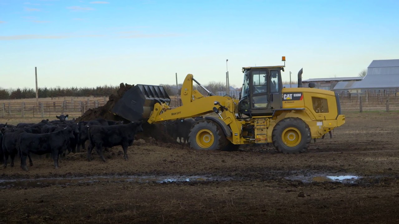Differential Lock | Cat® 926M, 930M, 938M Wheel Loader Operating Tips