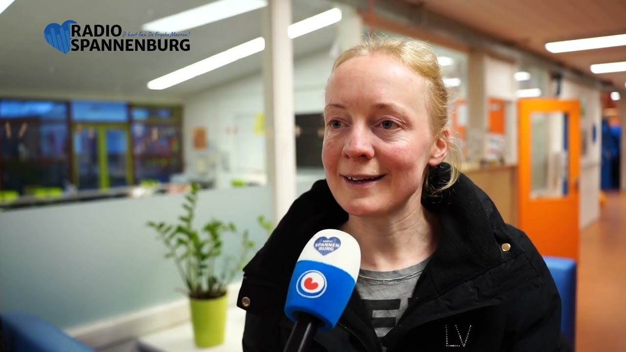Leerlingen van OBS It Hazzeleger in Balk ontbijten met streekproducten