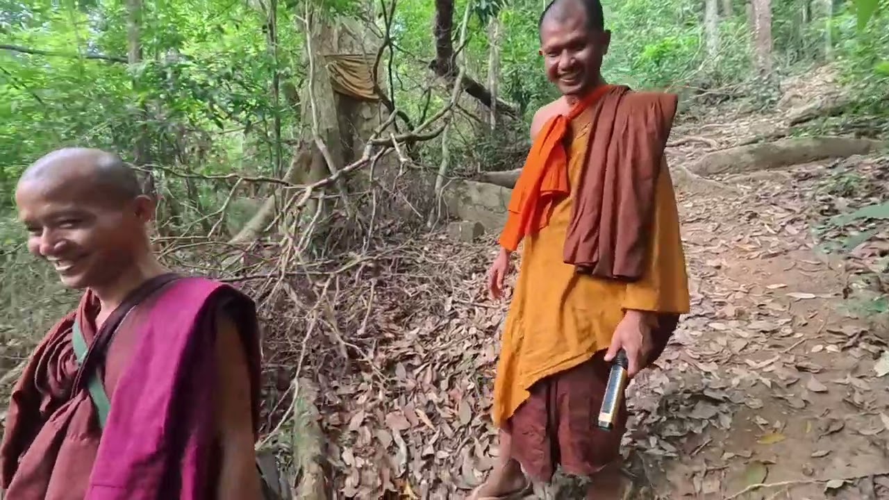 Trekking and worshipping the Lord at the top of the highest mountain of Cambodia. Mt.Aoral 1813m.