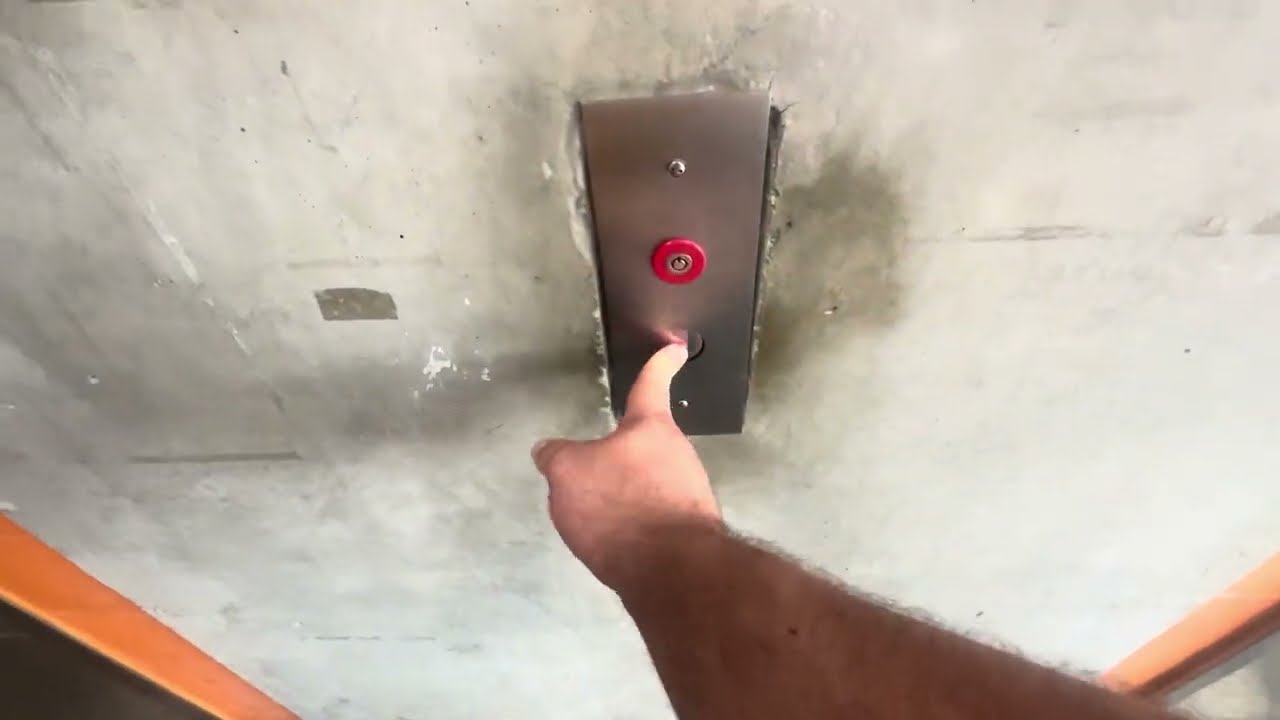 EPIC MOTOR! Гидравлические лифты Glass KONE на парковке Haymarket, Линкольн, Небраска.