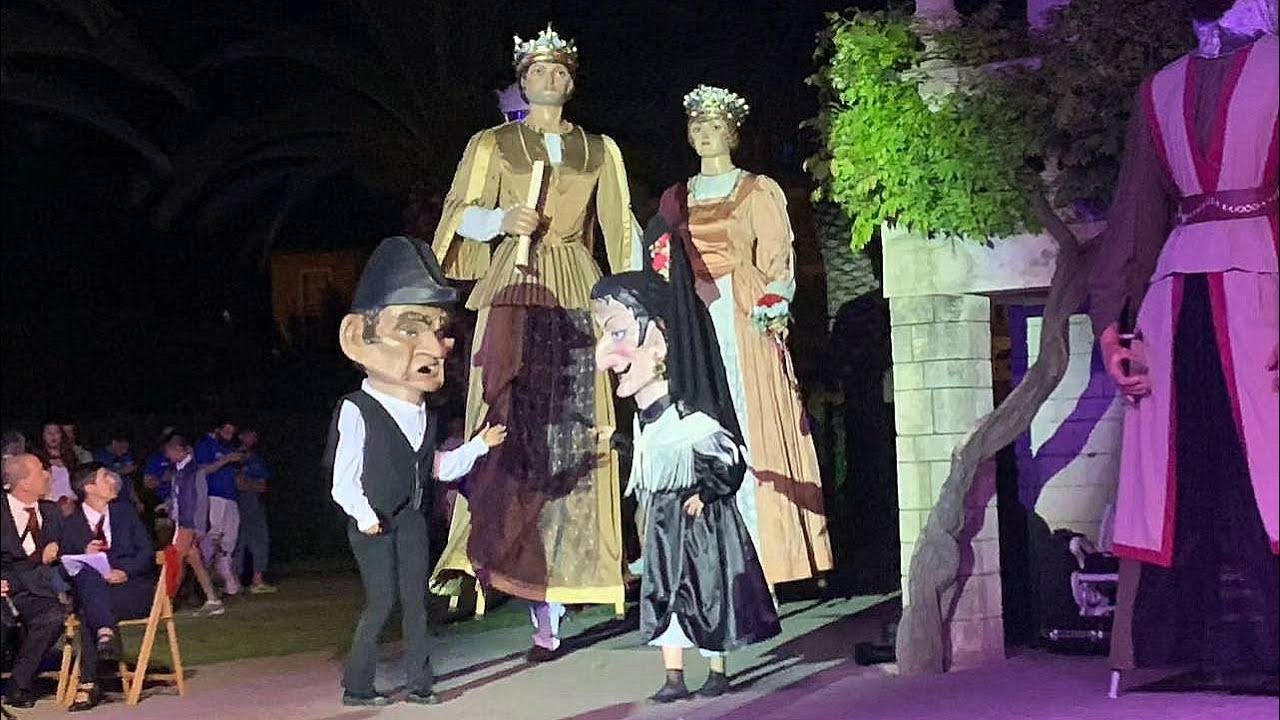 Entrada de los gigantes viejos restaurados | Comparsa de Gigantes de San Adrián