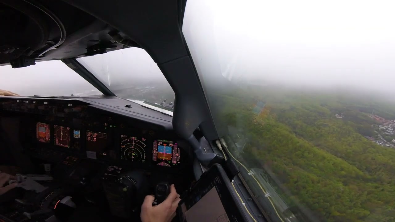 Approach & Landing Gdansk Lech Walesa, Poland, RWY29, Boeing 737-800