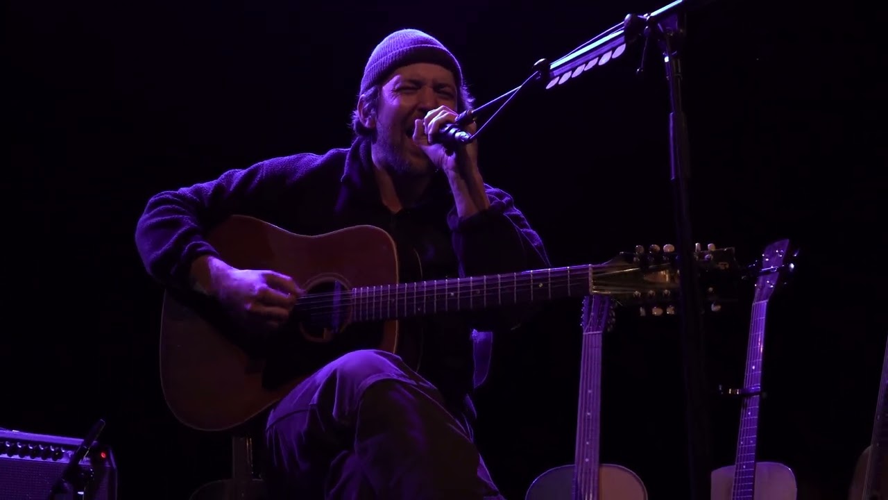 Robin Pecknold - Blues Run the Game & Helplessness Blues (Bowery Ballroom, NYC 11/17/24)