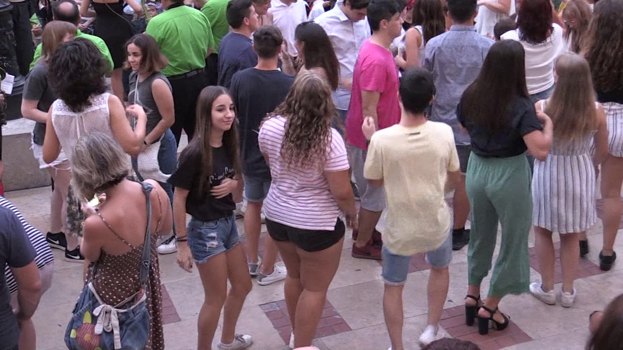 Anem de festa: Jota a la Plaça