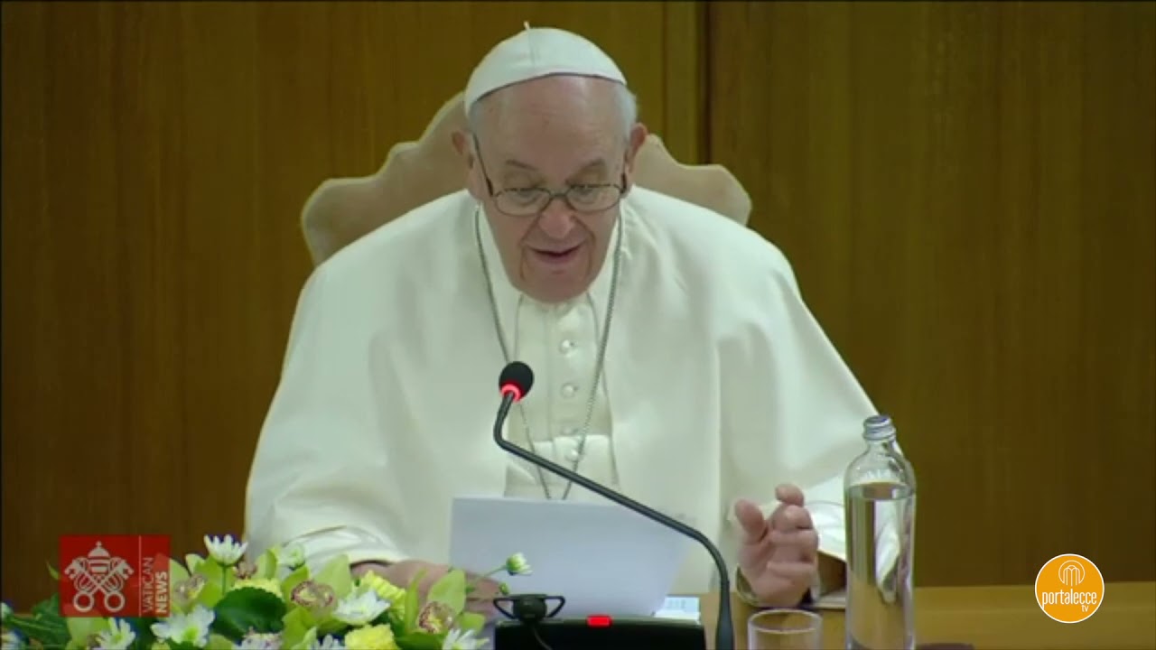Papa Francesco inaugura il Sinodo ‘dal basso’: la meta è una Chiesa di vicinanza e tenerezza