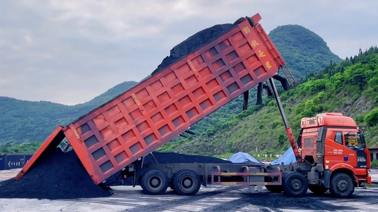Torture on trucks? 【E18】Pure sound compilation of heavily overload trucks.extremely powerful trucks!