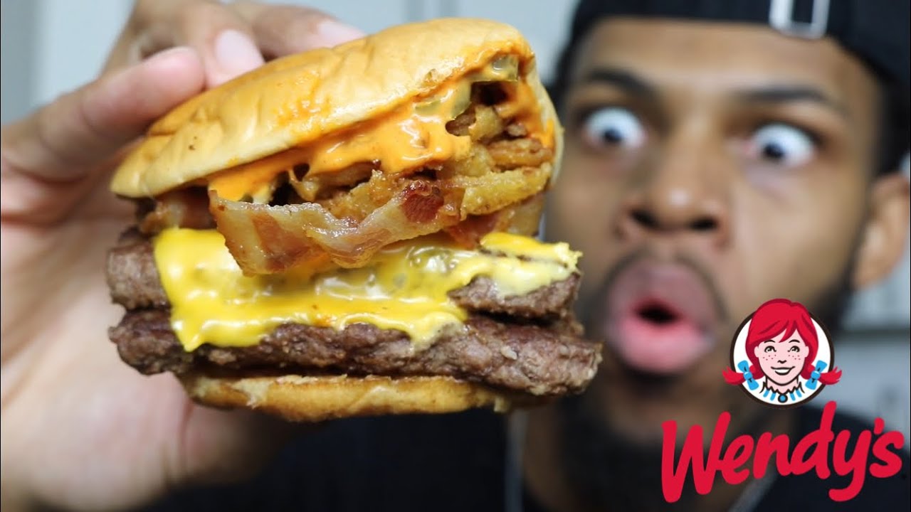 EATING WENDYS BACON JALAPEÑO DOUBLE CHEESEBURGER BEST ITEM ON THE MENU!!!!