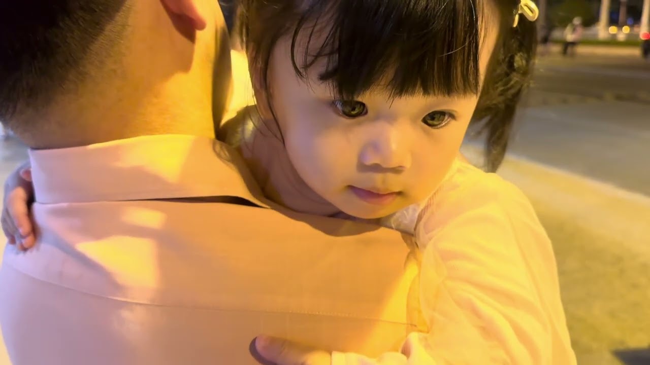 Lần Đầu Tiên Rina Đi Đón Ba - Rina Cuộc Sống Mỹ 