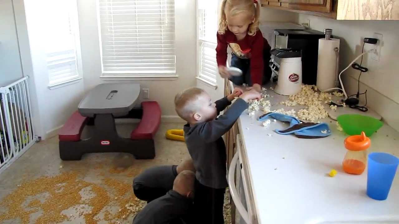 Twins Popcorn Disaster - Family Fun Pack