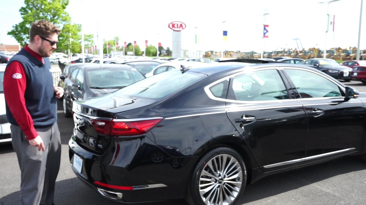 2017 KIA Cadenza SXL Overview at Napleton