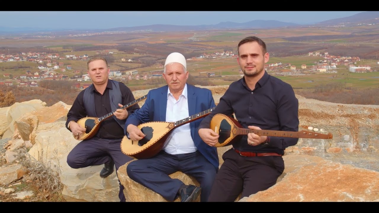 Bajram Baja me djale e nip - Knojme tre breza prej nje shpije