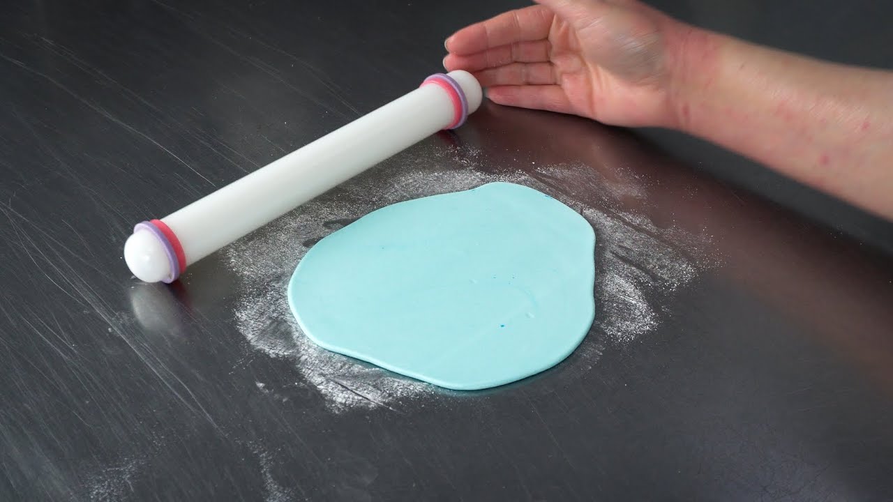 What is Fondant [ Cake Decorating For Beginners ]