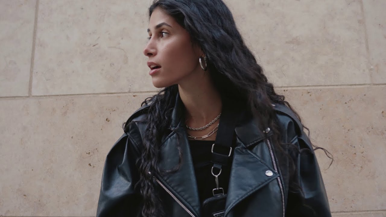 Model street fashion video