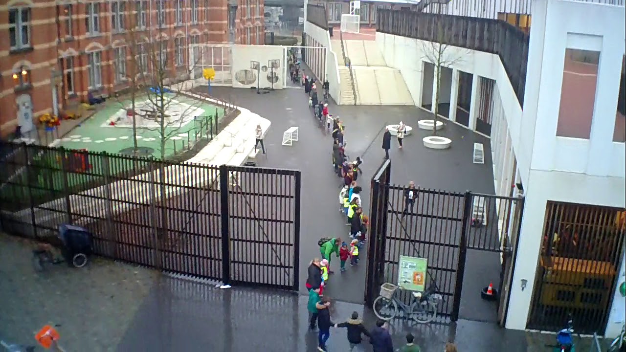 Schoolactie 'Knuffel de school' 2/2