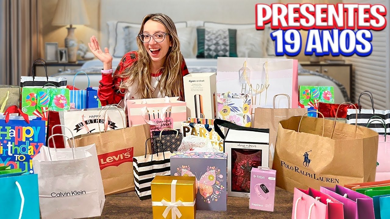 ABRINDO OS PRESENTES QUE GANHEI NA MINHA FESTA DE ANIVERSÁRIO DE 19 ANOS