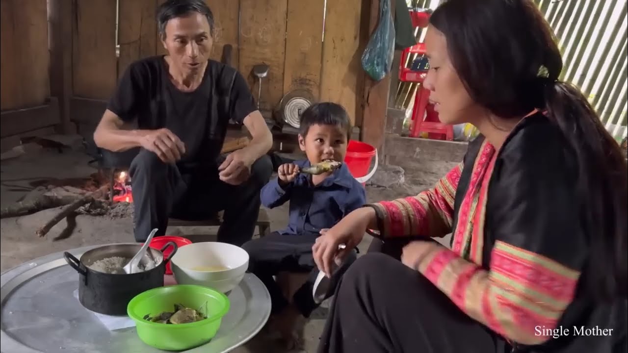Full video: single mother receives help from two kind men