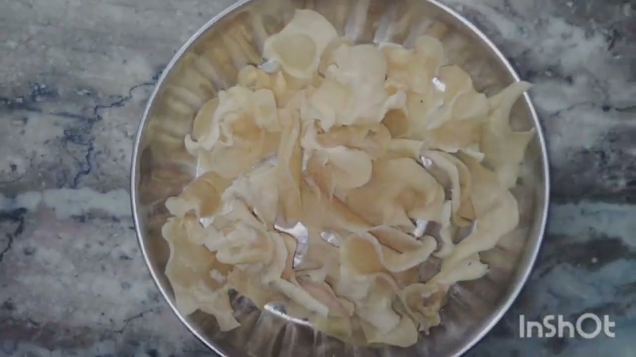 Holi ki tyari shuru kr di he aaj bnaye makki ke papd or aalu ke Kurkure chips 