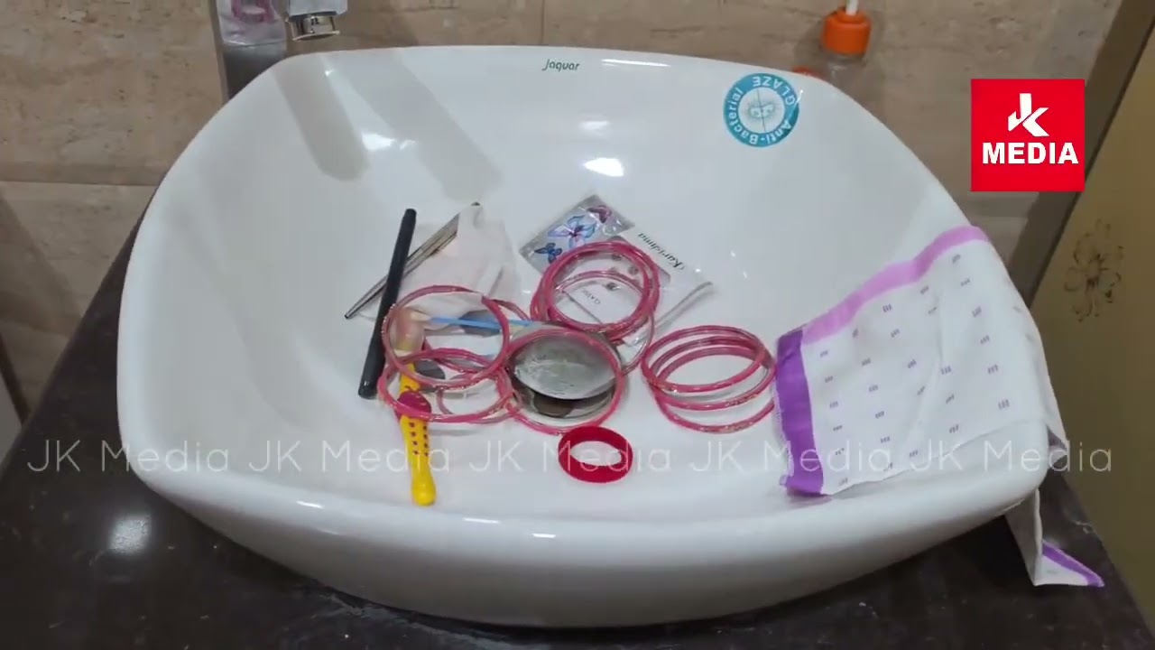 В Катхуа воры устроили настоящий хаос; из дома в Нижнем Шива Нагаре украли сотни тысяч рупий.