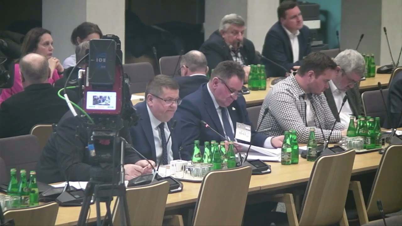 Mirosław Borowski - ...  uważamy, że powinno się zmienić prawo o działalności gospodarczej.