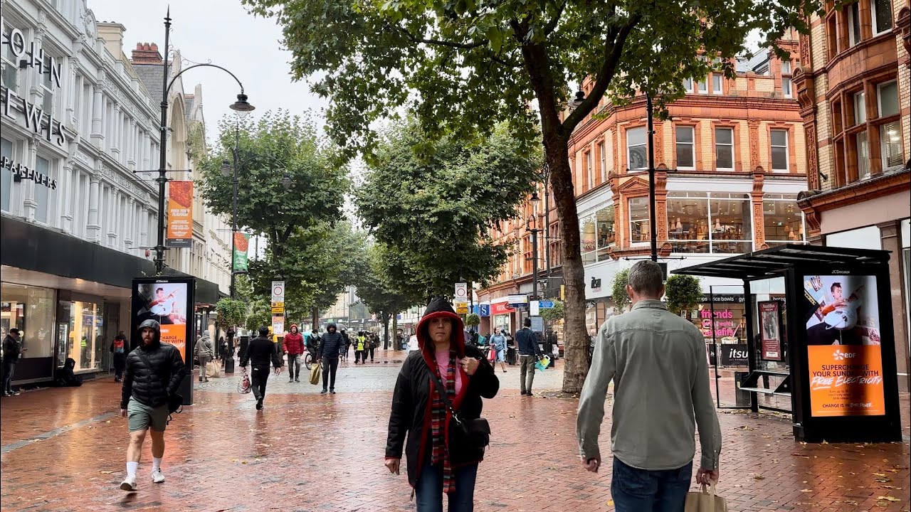 Reading City Centre Walk - Rainy Autumn Day Stroll 4K