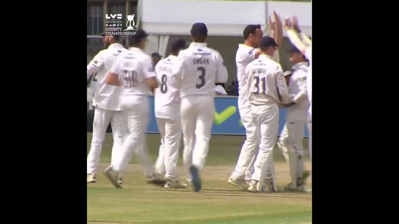 💥 💥 💥 HATTRICK FOR KYLE ABBOTT!!! County Championship 2022 #LVCountyChamp