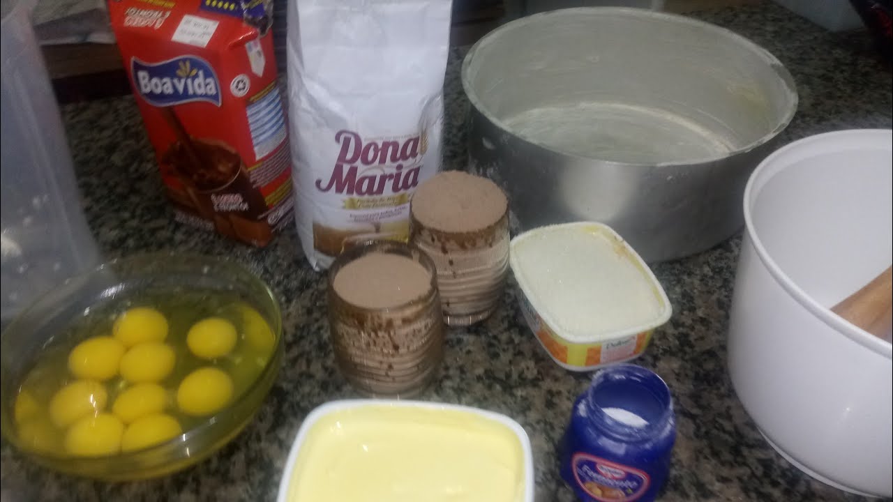 Bolo de Aniversário com 1 kilo de trigo Super gostoso rende muito Chocolate