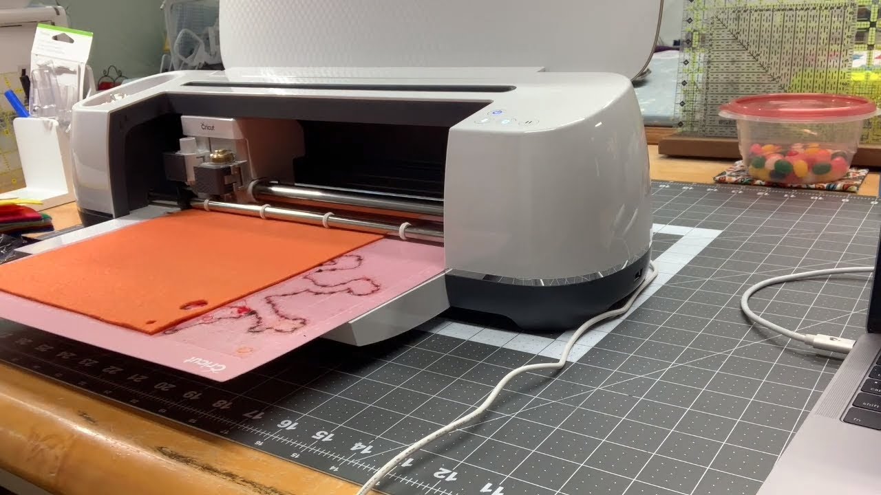 DIY FELT BOARD WITH CRICUT MAKER