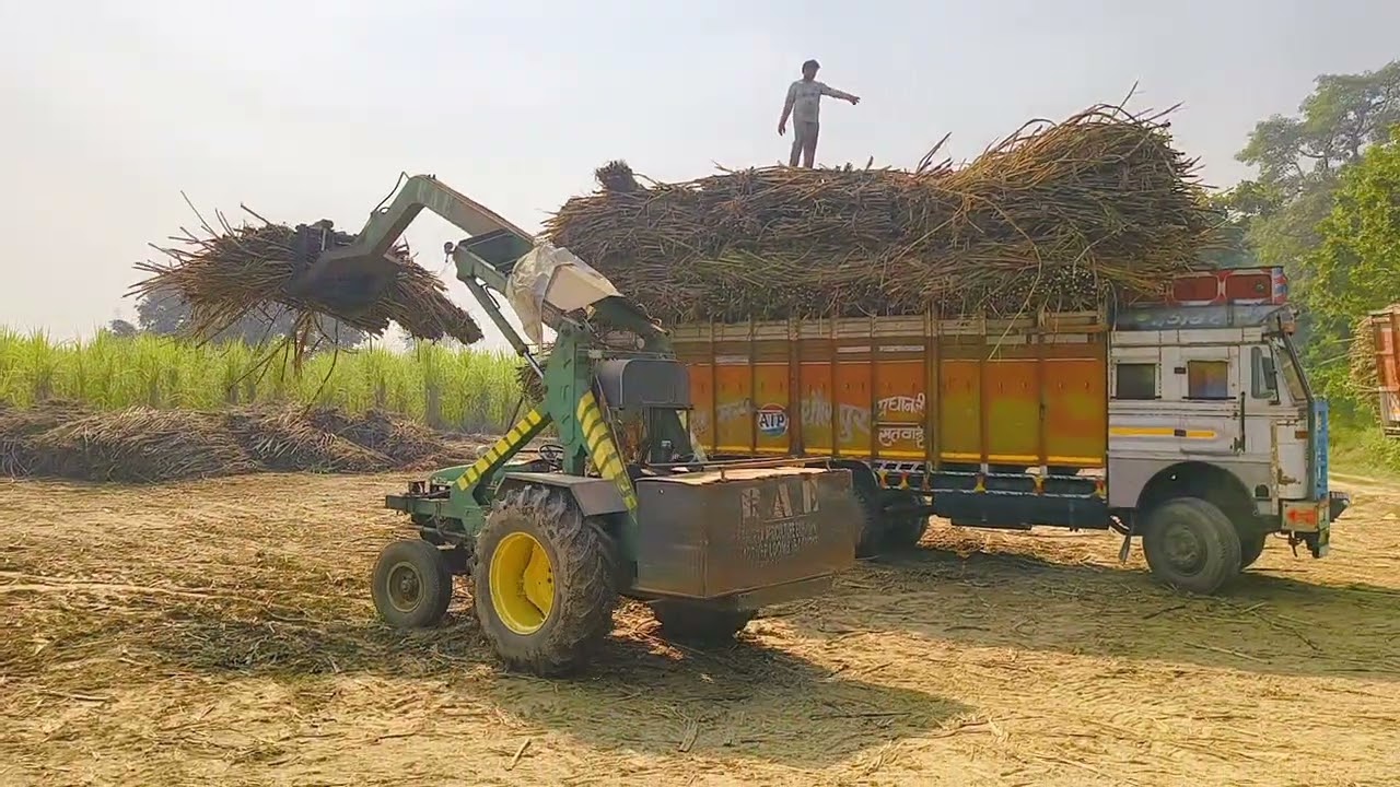 गन्ना केंद्र पर  लोडर से ट्रक भरते हुए 🥰, 💯💥🚜🌾❤️#ytshorts #lifeisbutadream #farming #hardworkworks.