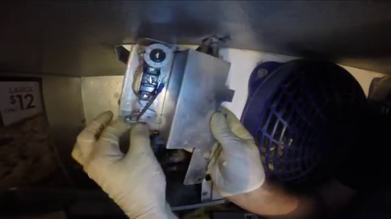 HOW TO REPLACE BAD THERMOSTAT ON WALK-IN COOLER AND MAINTANANCE SERVICE. HVAC-R. HD 1080 VIDEO.