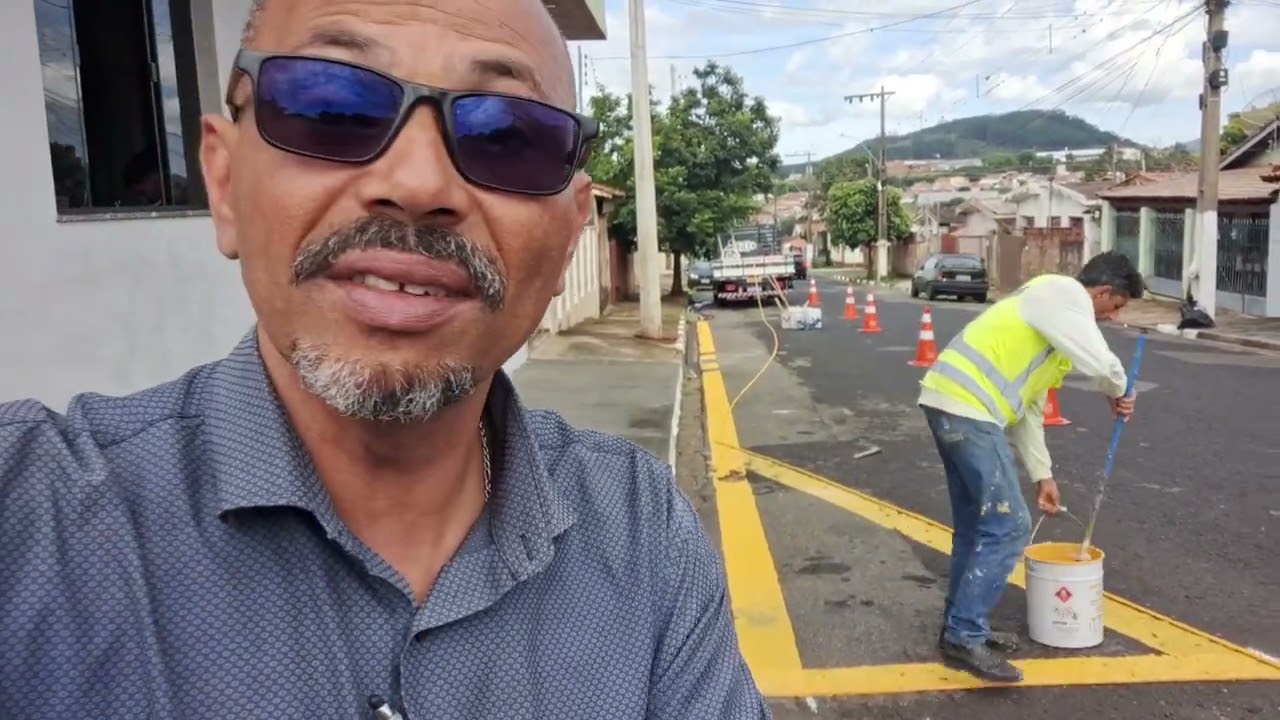 Pinturas em pontos de ônibus antecedem o funcionamento do aplicativo 