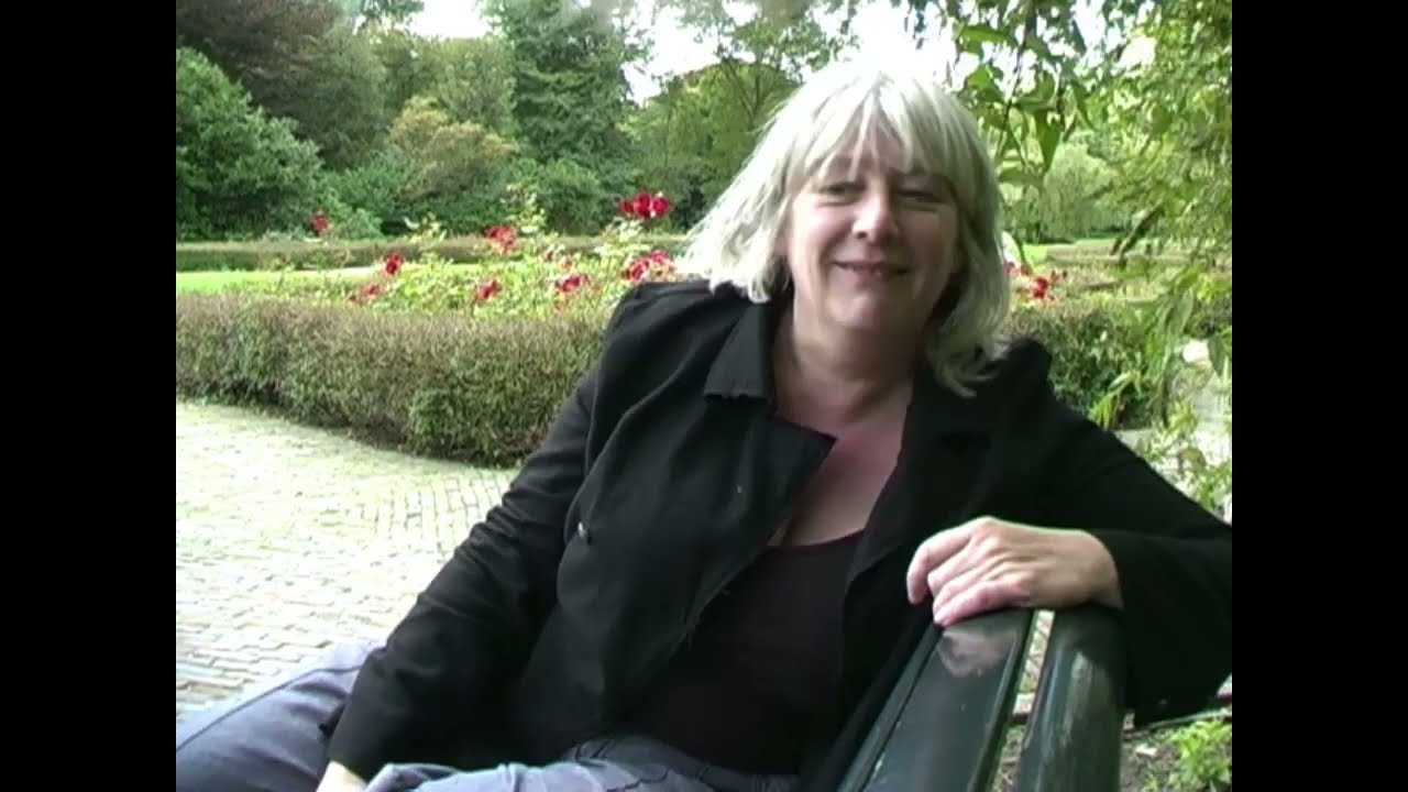 Alja Spaan in gesprek met Wouter van der Hoeven. Vondelpark Amsterdam14-09-2010