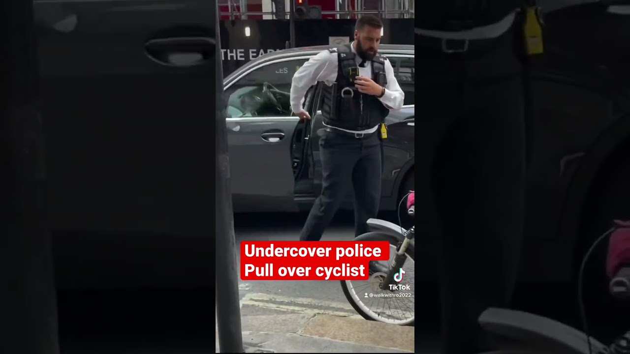 Undercover police 👮&zwj;♀️ #walkwithro #londonlover #automobile #walkinguk