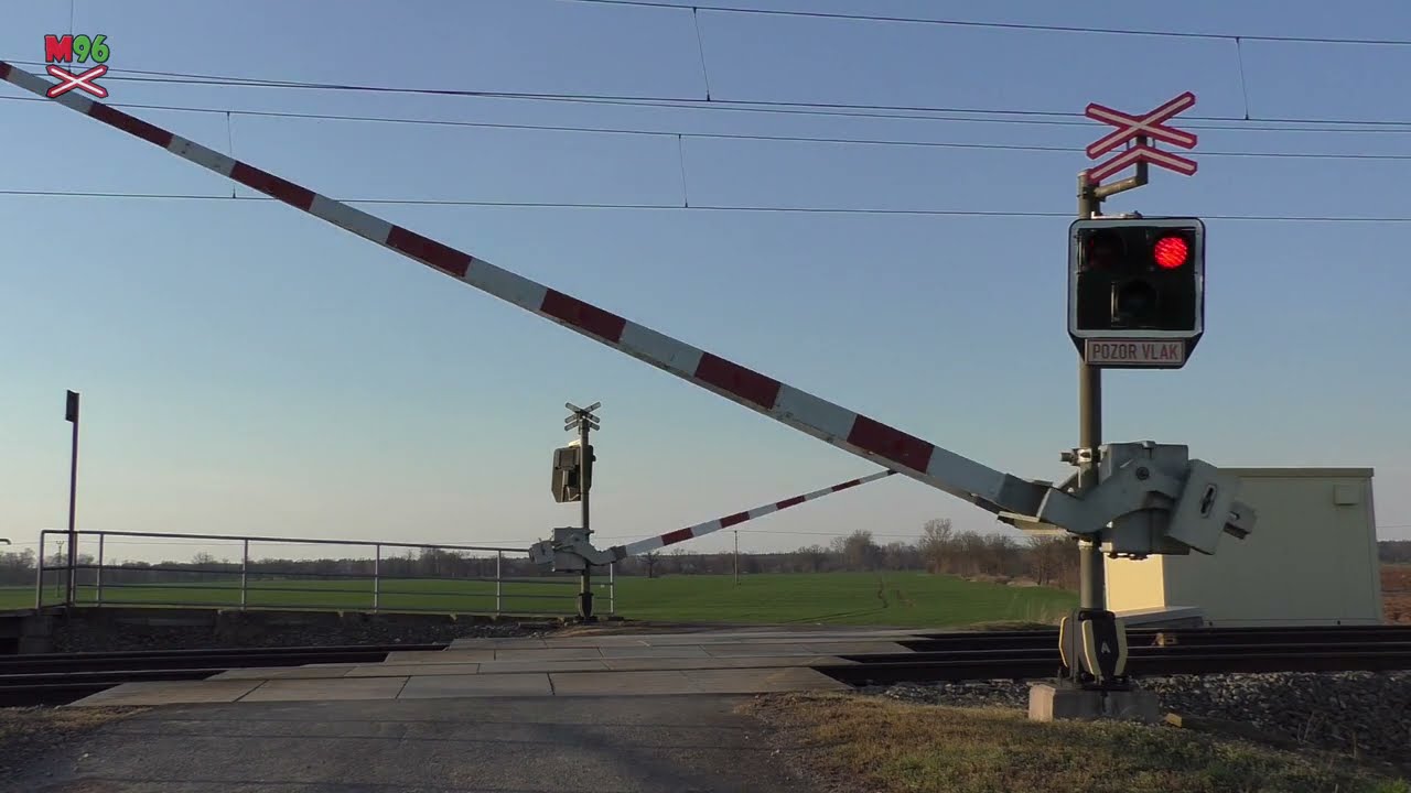Železniční přejezd Lhota pod Přeloučí #1 [P4909] - 4.4.2021 / Czech railroad crossing