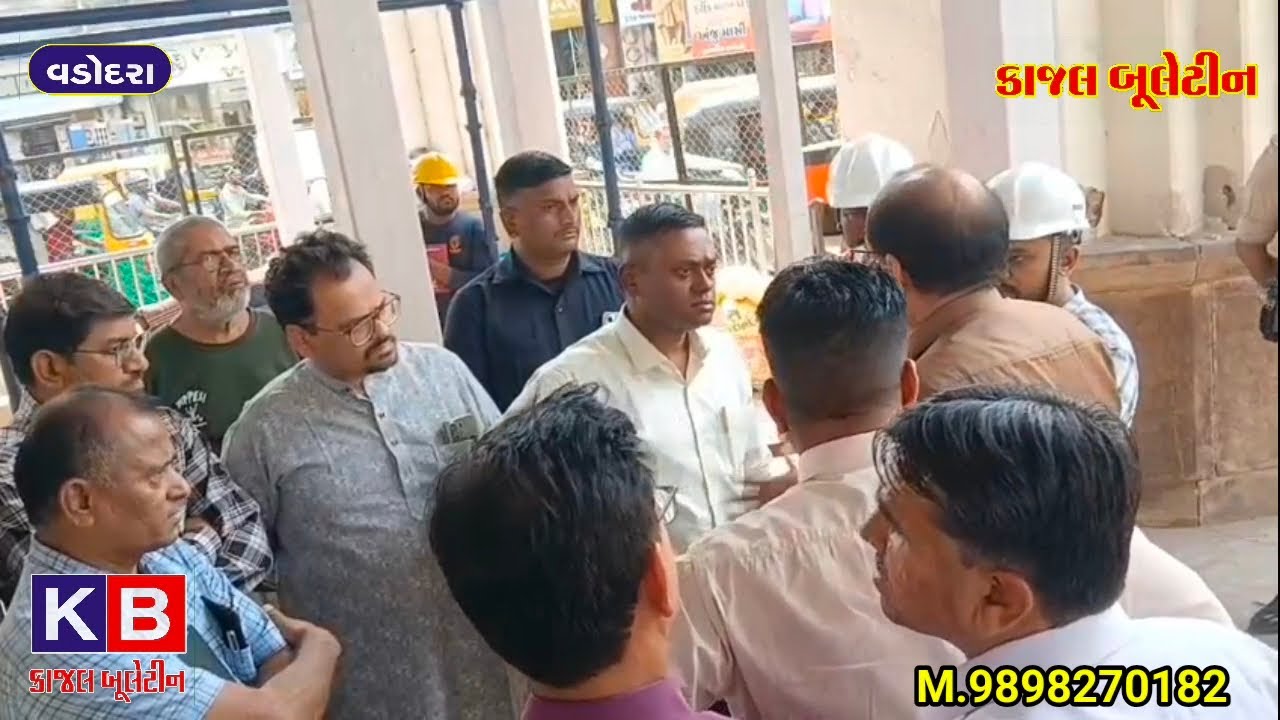 Municipal Commissioner Mahesh Babu and municipal officials visiting the dilapidated historic Mandvi Gate.#