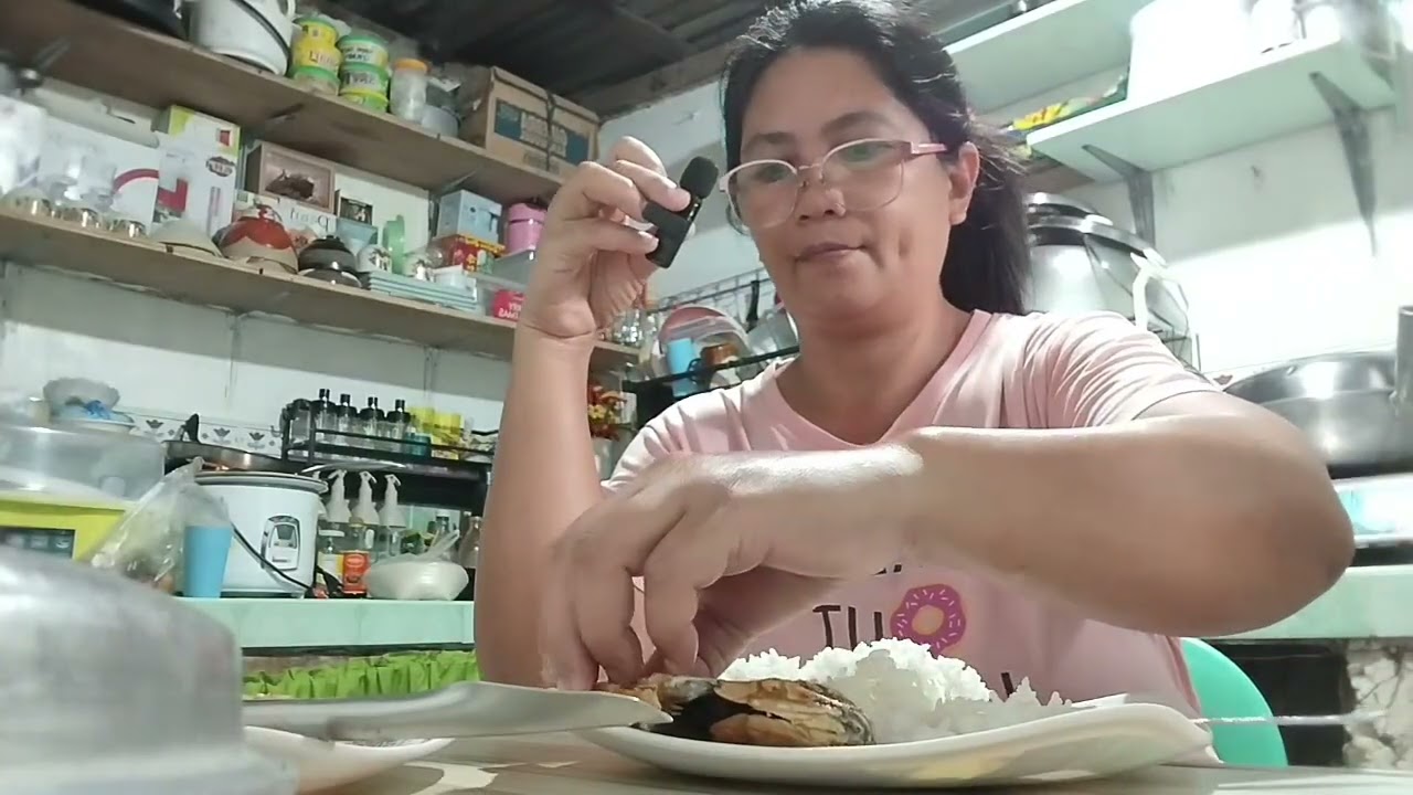 Nag luto ako Ng paksiw na tilapia kc binigyan ako Ng kapit bahay ko Ng isda na tilapia