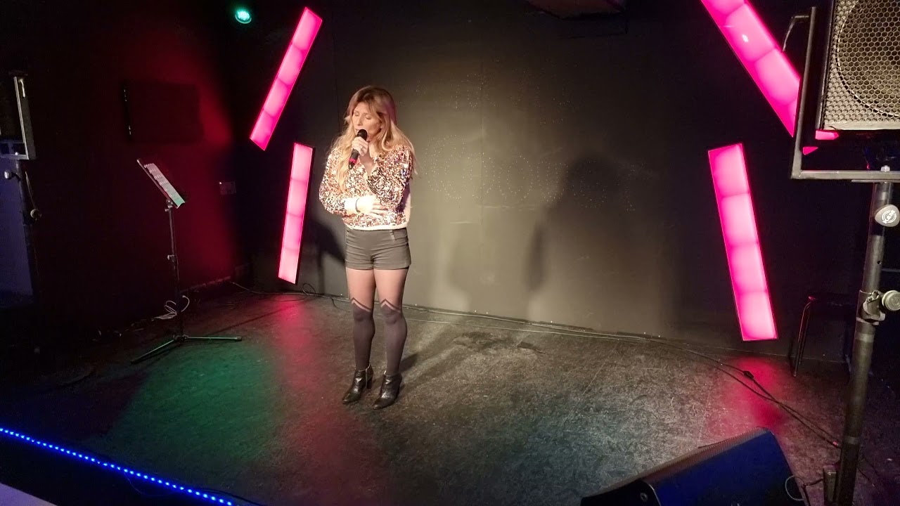 Despacito - Dina Rodrigues -  Dancing Parasol -  Velzeke