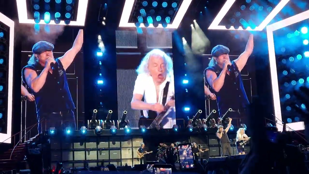 AC DC en Chile @acdc PWR UP TOUR