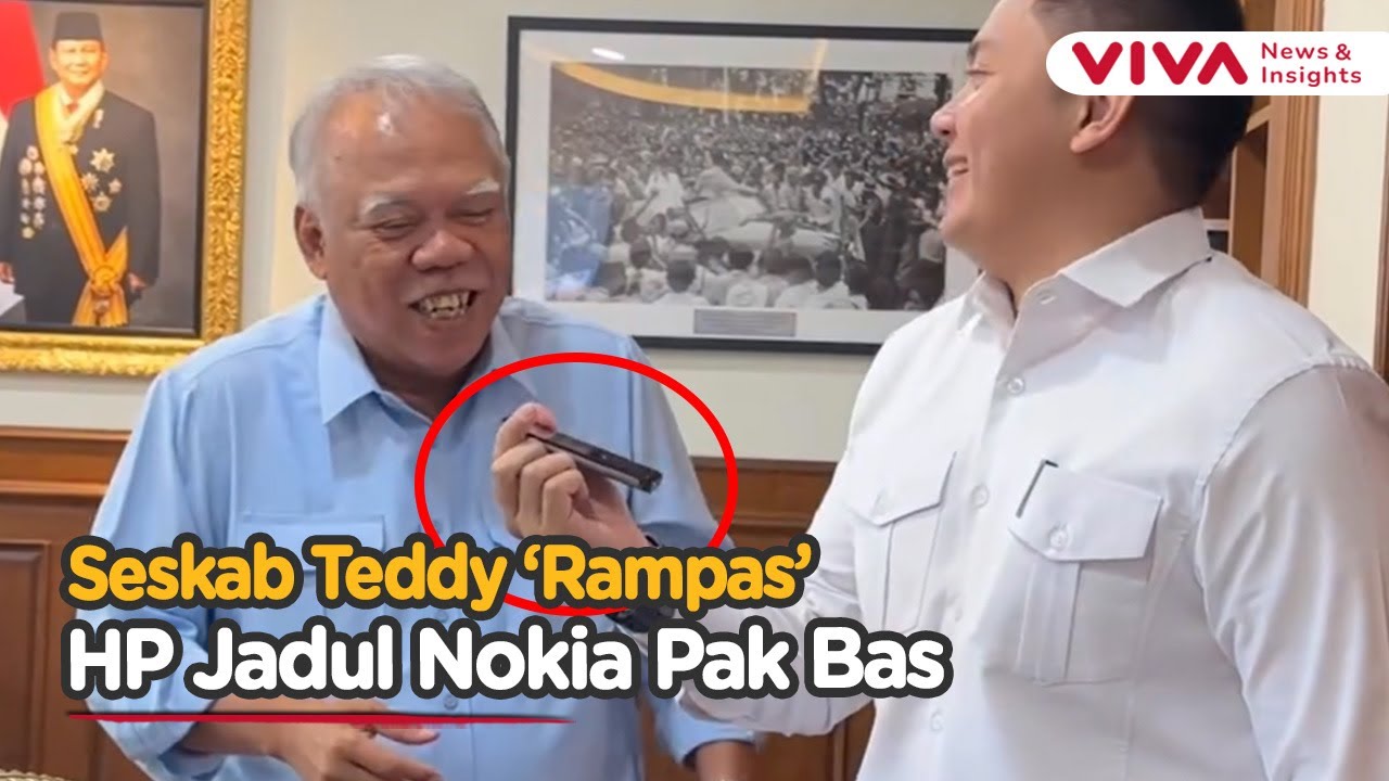 Ketawa Seskab Teddy Liat HP Legendaris Milik Basuki Hadimuljono