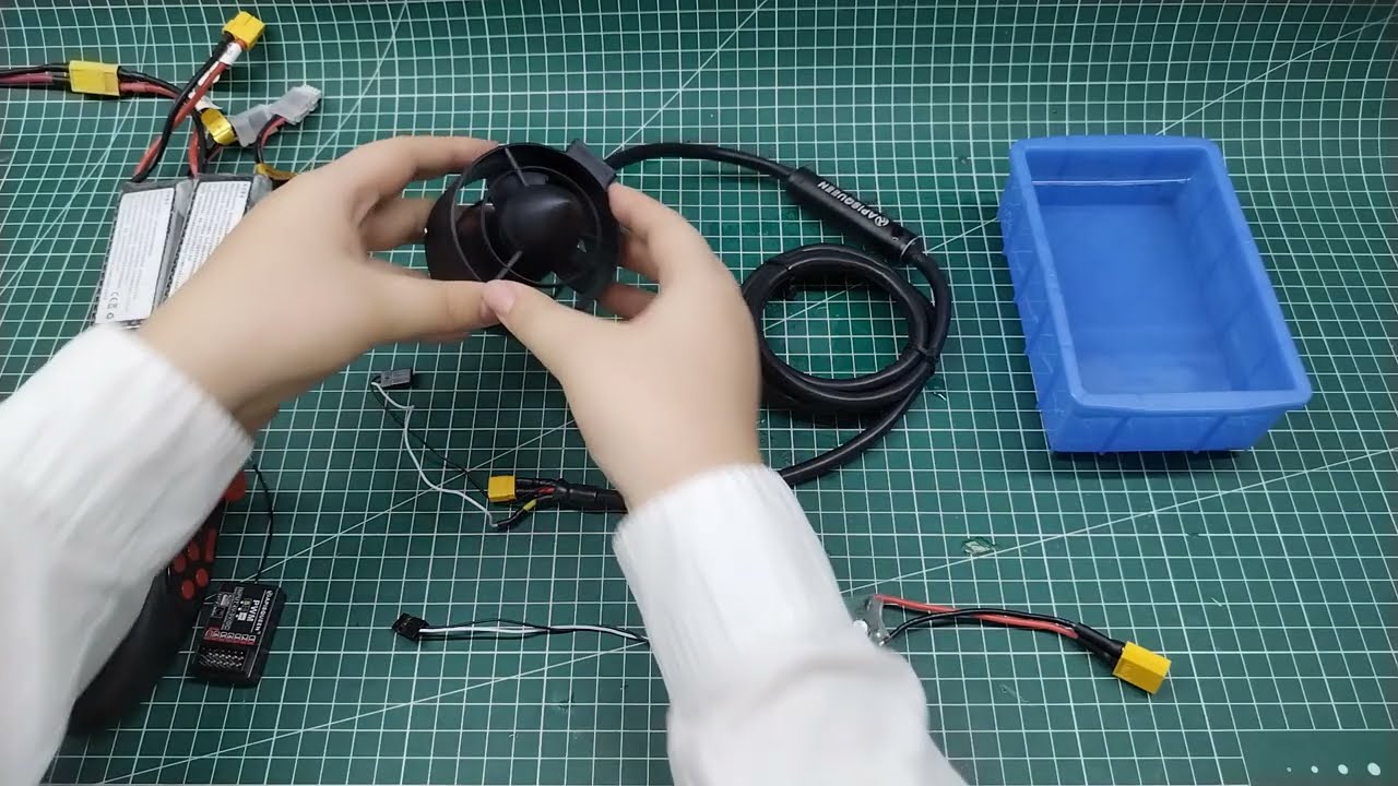 APISQUEEN U2 mini/U2 brushless underwater thruster usage demonstration