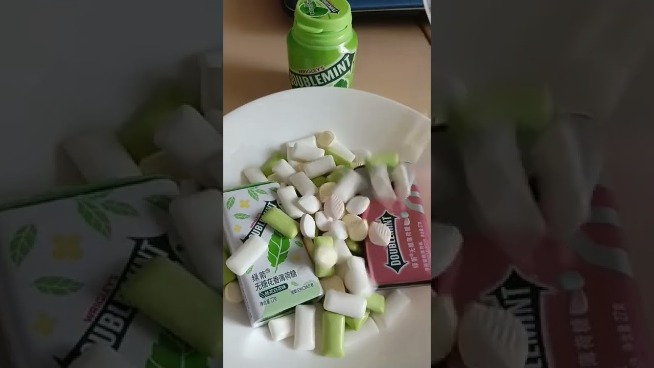 🍬🍬ASMR Wrigley's Doublemint Gum Satisfying Sound#shorts #satisfying #asmr #doublemint