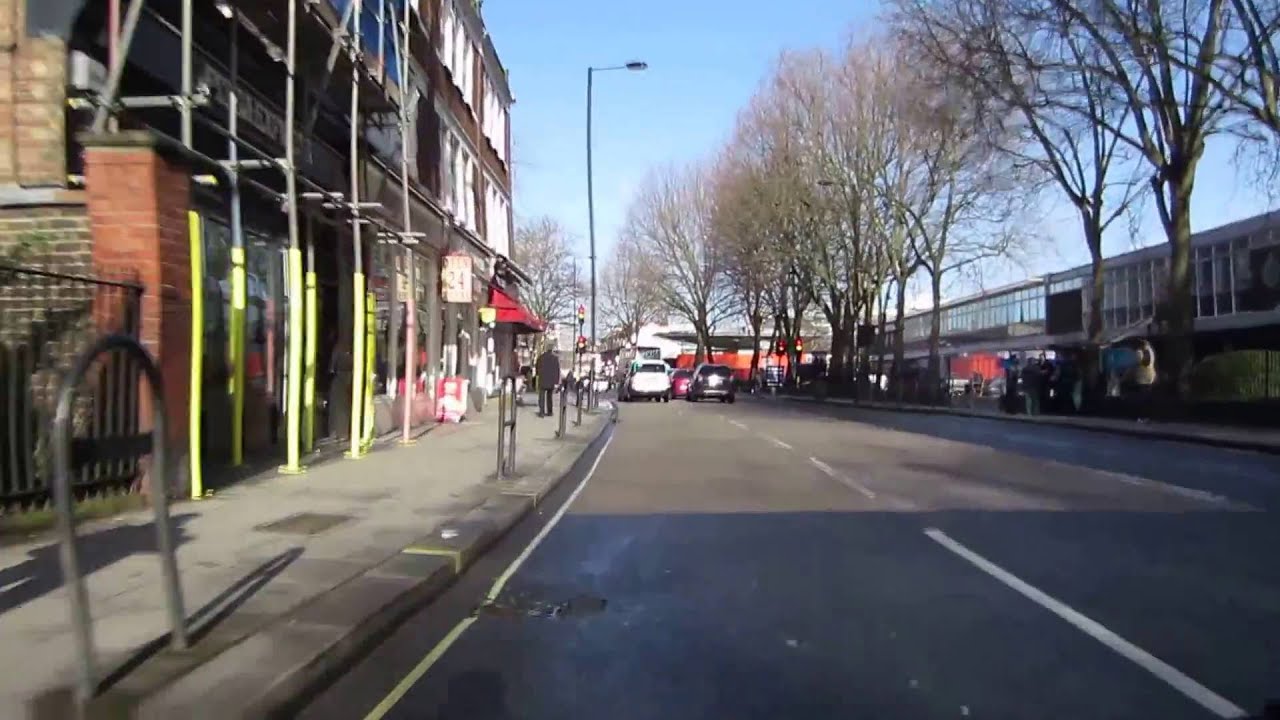 Cycling in London : Fulham Rd _ Dawes Rd _ Munster Rd _ Lillie Rd _ Fulham Palace Rd